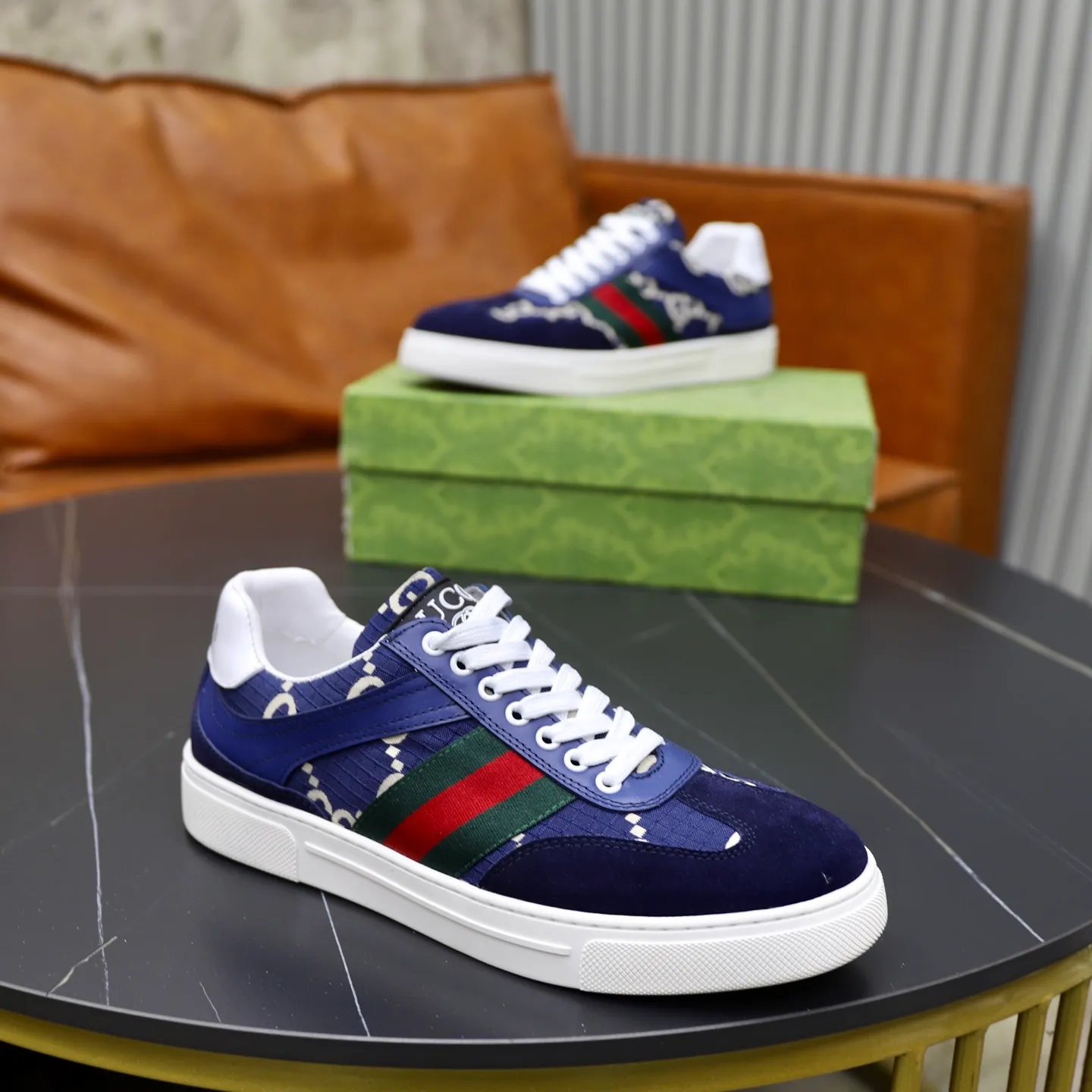 Ex-factory price: 440💰🙅‍♂️🙅‍♂️🙅‍♂️ Brand: GUCCI Standard code: 38-44 (45 customized) Grade: Same as the official website Material: Original material splicing Comfortable and breathable lining Lightweight and wear-resistant sports outsole Style category: Men's fashionable casual shoes Running sneakers Distinguished luxury brand elements Top luxury Color: actual picture color